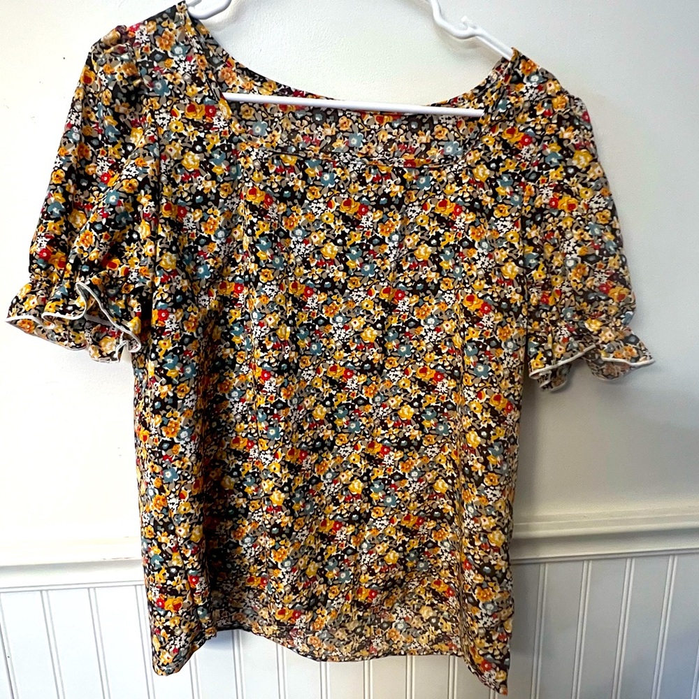 Floral Top, Size Small